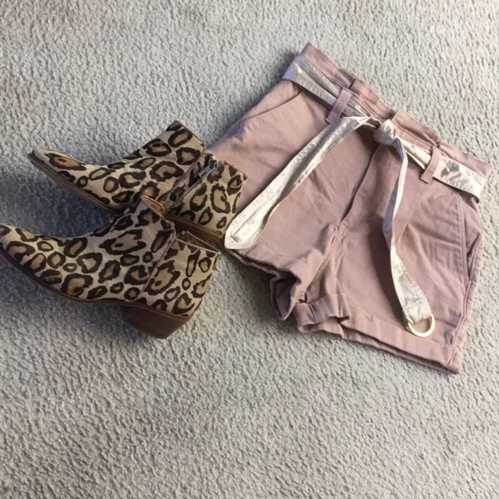 EXPRESS/PINK-BLUSH“SHORTIE”EXTREME HIGH RISE BRUSHED JEAN SHORTS